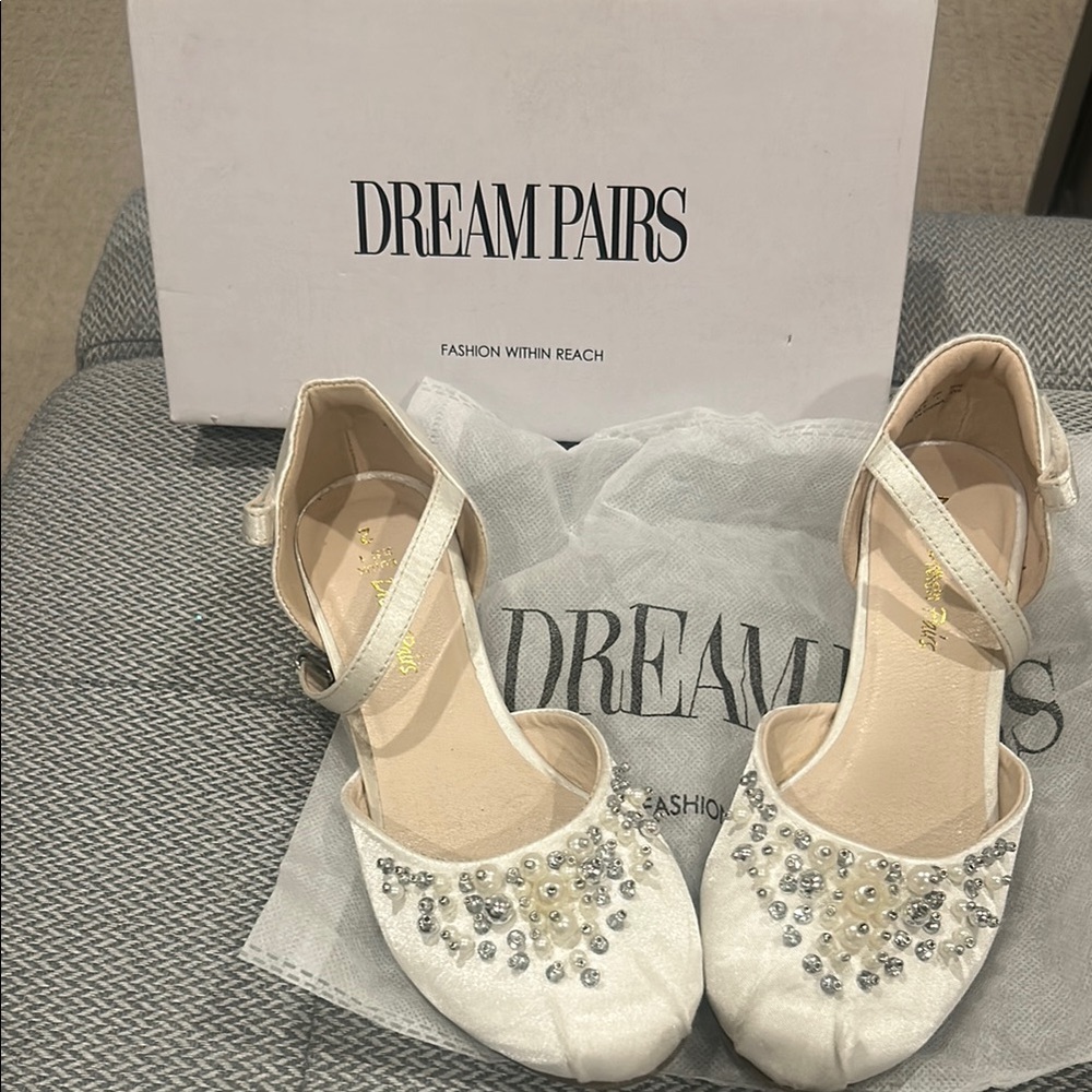 Dream Pairs White Embellished Flats